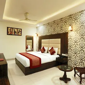 Red Velvet At Delhi Airport Bed & Breakfast